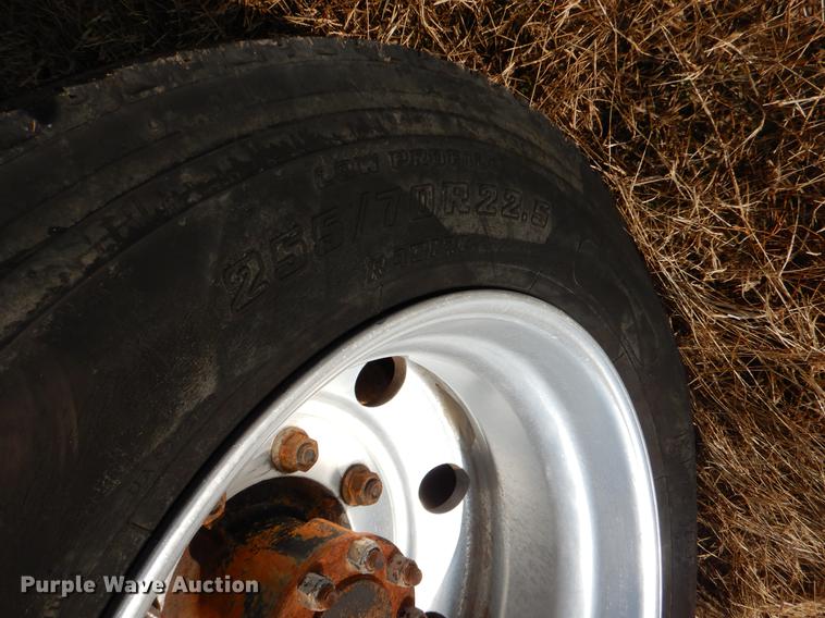 image for item ER9438 1998 International 4700 tow truck