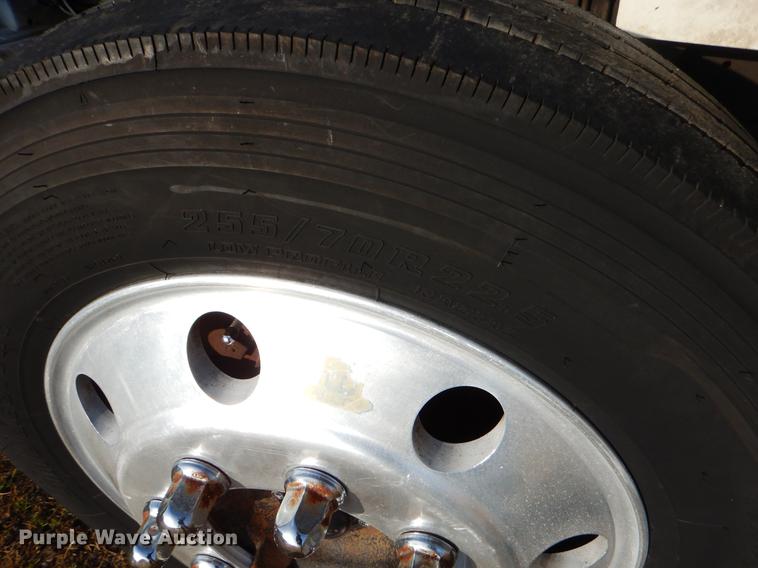 image for item ER9438 1998 International 4700 tow truck