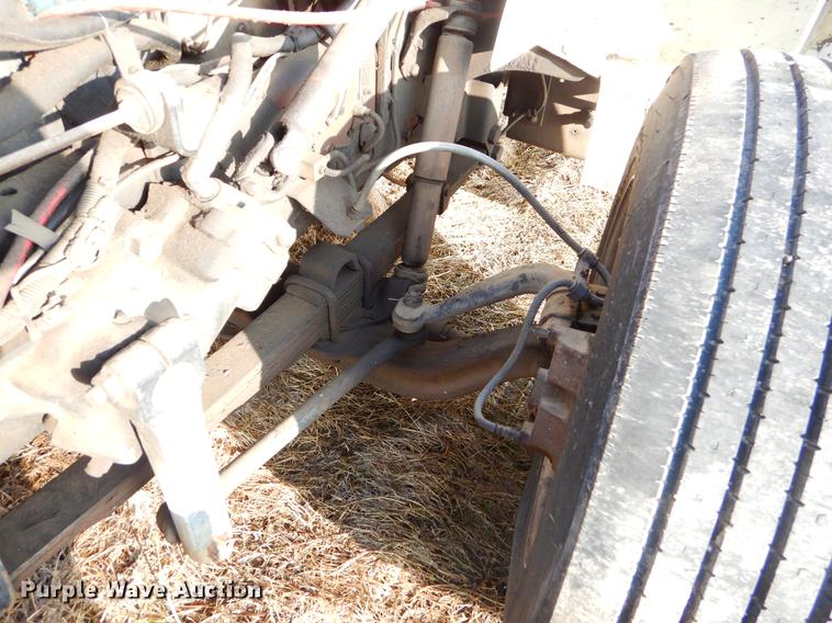 image for item ER9438 1998 International 4700 tow truck