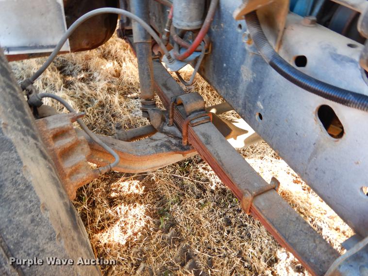 image for item ER9438 1998 International 4700 tow truck