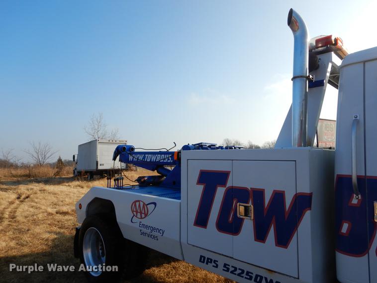 image for item ER9438 1998 International 4700 tow truck