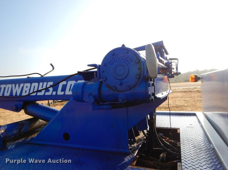 image for item ER9438 1998 International 4700 tow truck