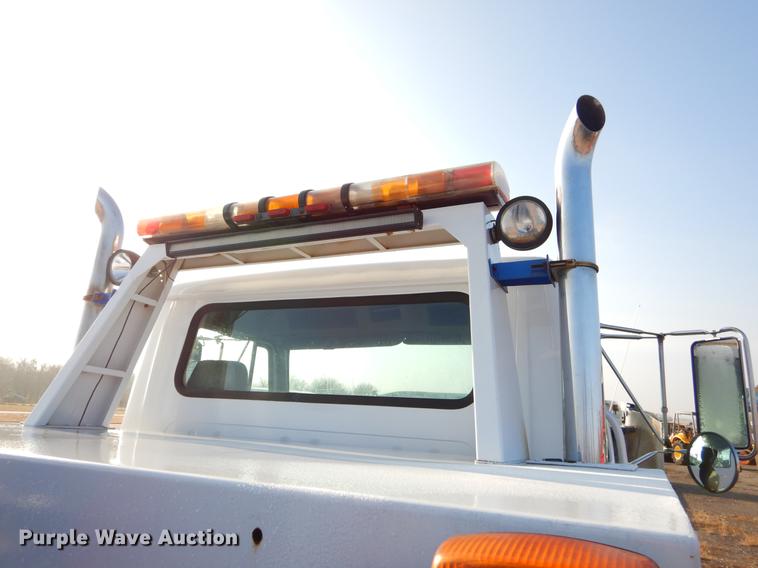 image for item ER9438 1998 International 4700 tow truck