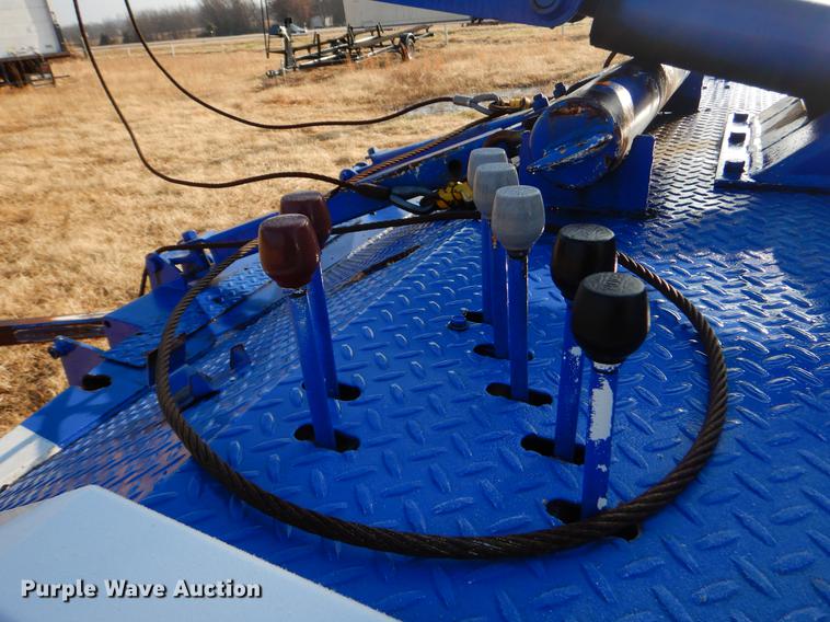 image for item ER9438 1998 International 4700 tow truck