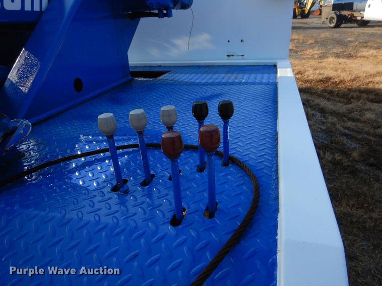 image for item ER9438 1998 International 4700 tow truck