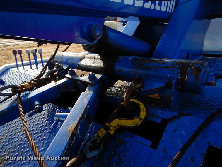 image for item ER9438 1998 International 4700 tow truck