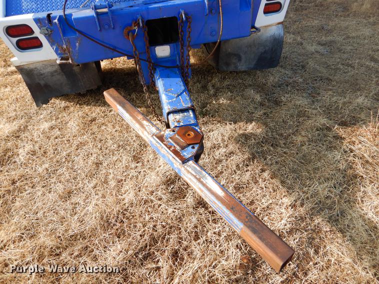 image for item ER9438 1998 International 4700 tow truck