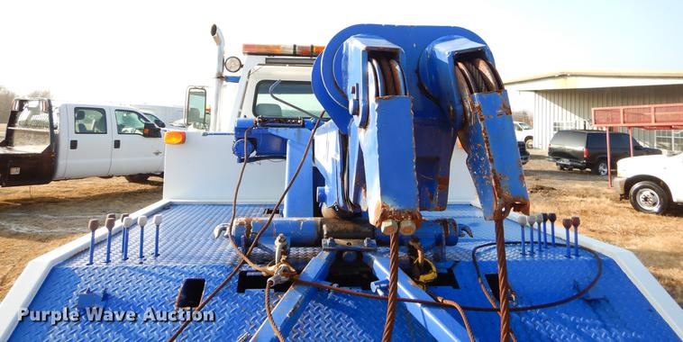 image for item ER9438 1998 International 4700 tow truck