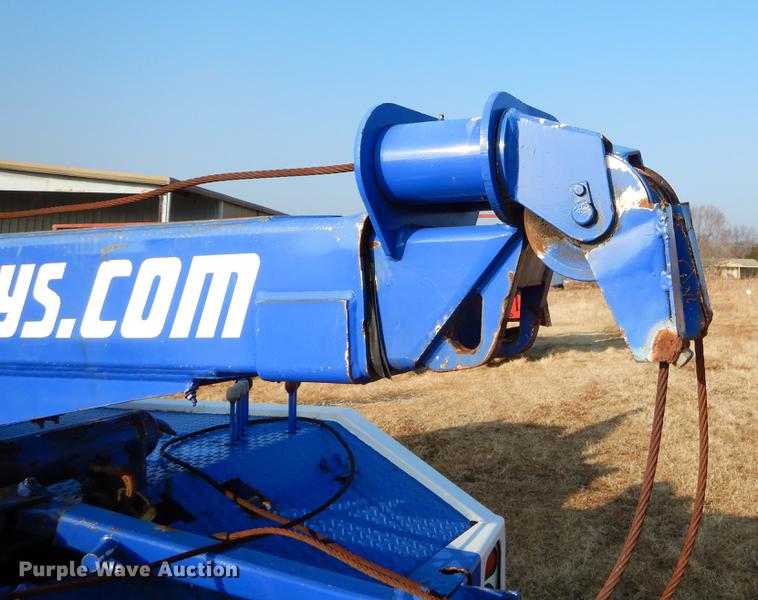 image for item ER9438 1998 International 4700 tow truck