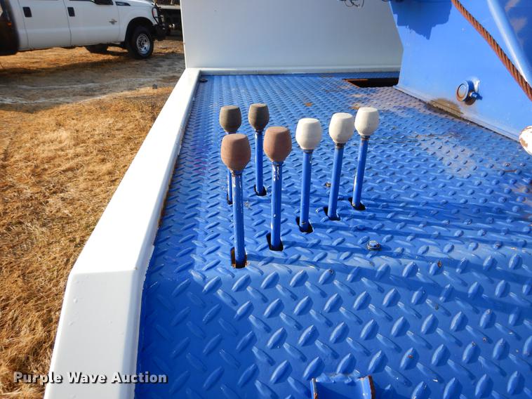 image for item ER9438 1998 International 4700 tow truck