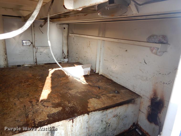 image for item ER9438 1998 International 4700 tow truck