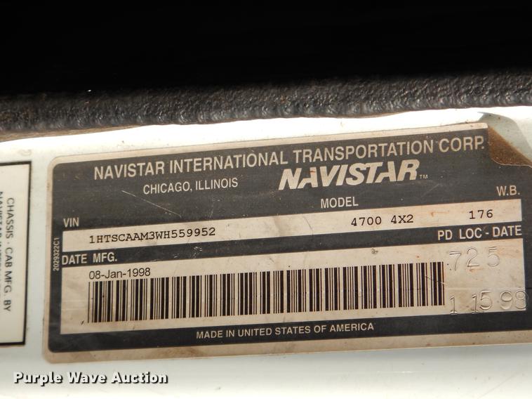 image for item ER9438 1998 International 4700 tow truck