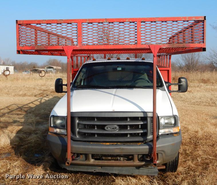 image for item ER9439 2002 Ford F350 Super Duty flatbed pickup truck