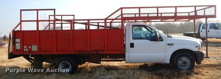 image for item ER9439 2002 Ford F350 Super Duty flatbed pickup truck