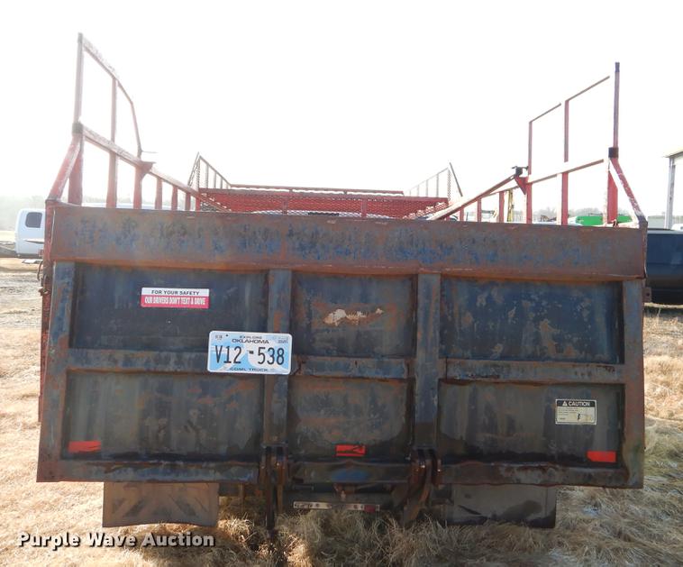 image for item ER9439 2002 Ford F350 Super Duty flatbed pickup truck