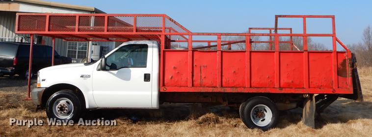 image for item ER9439 2002 Ford F350 Super Duty flatbed pickup truck