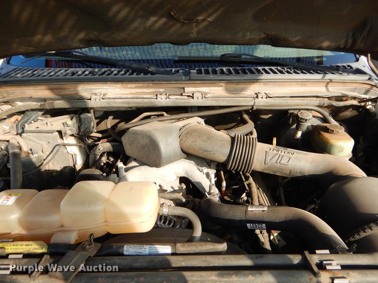 image for item ER9439 2002 Ford F350 Super Duty flatbed pickup truck