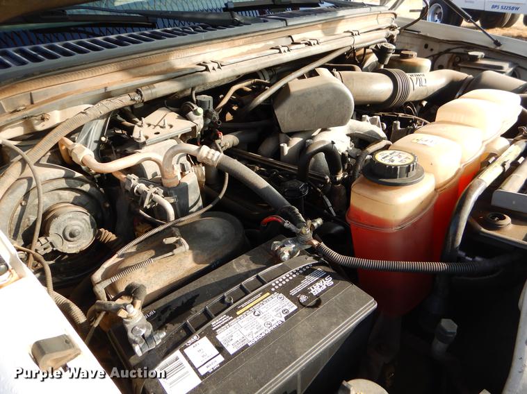 image for item ER9439 2002 Ford F350 Super Duty flatbed pickup truck