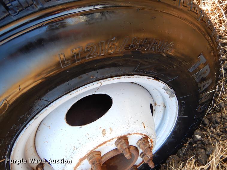 image for item ER9439 2002 Ford F350 Super Duty flatbed pickup truck