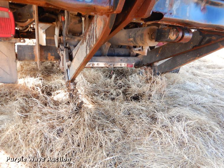 image for item ER9439 2002 Ford F350 Super Duty flatbed pickup truck