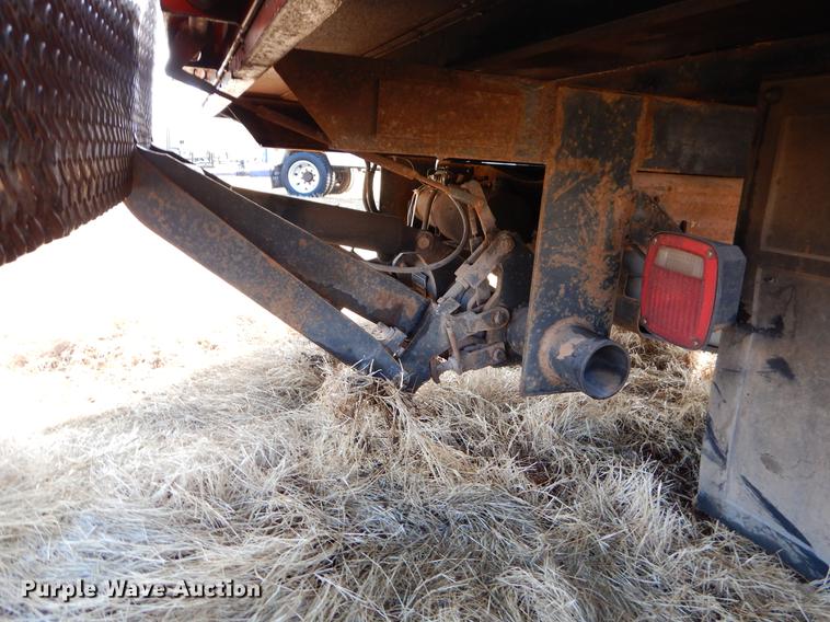 image for item ER9439 2002 Ford F350 Super Duty flatbed pickup truck