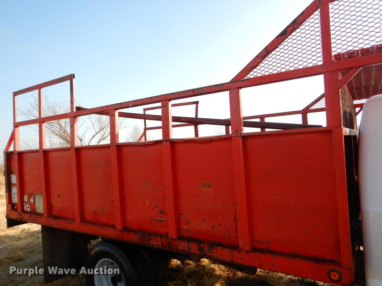 image for item ER9439 2002 Ford F350 Super Duty flatbed pickup truck