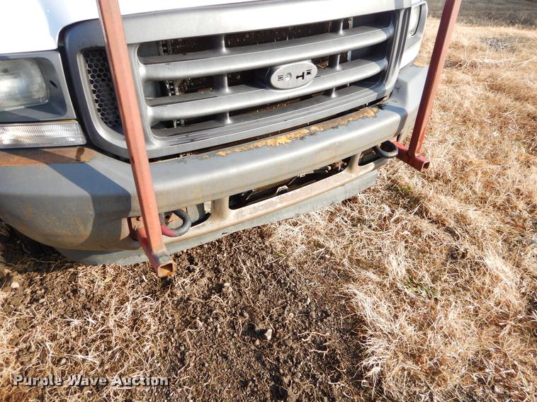 image for item ER9439 2002 Ford F350 Super Duty flatbed pickup truck