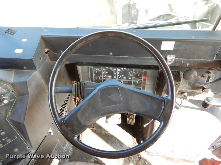 image for item ER9442 1997 International 3800 school bus