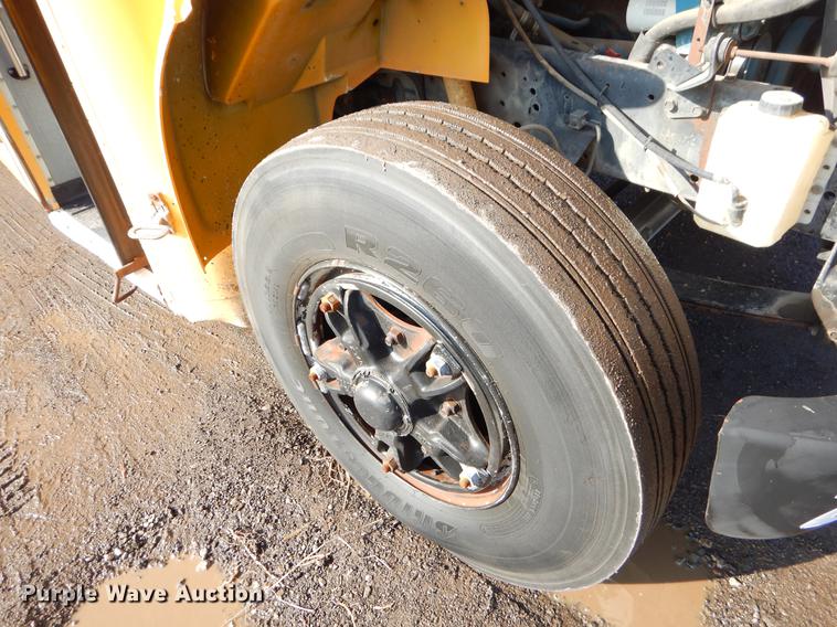 image for item ER9442 1997 International 3800 school bus