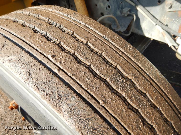 image for item ER9442 1997 International 3800 school bus