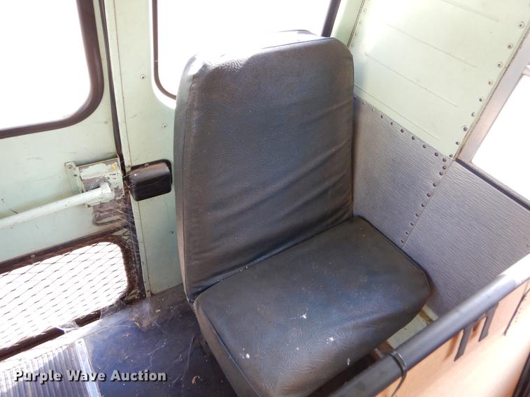 image for item ER9453 1992 International 3800 school bus