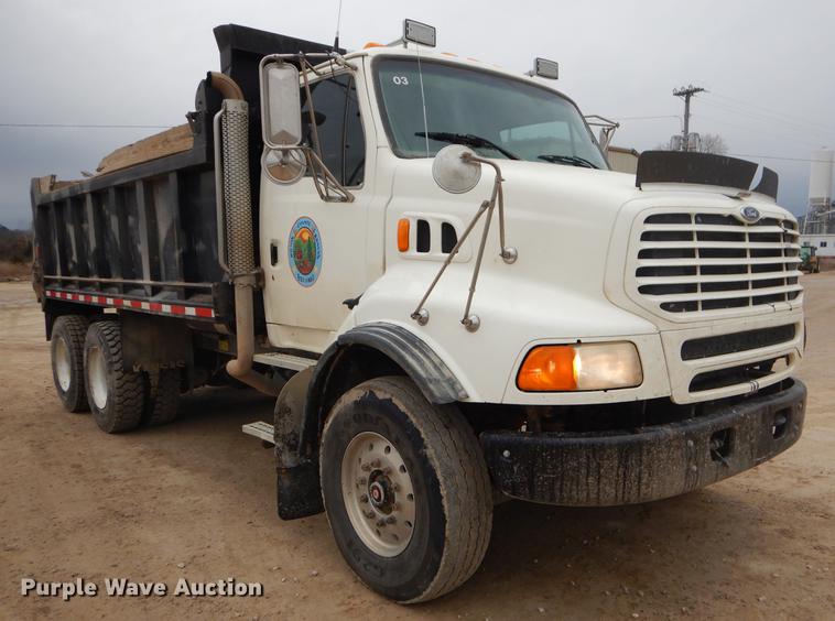 image for item ER9458 1998 Ford LNT8000 dump truck