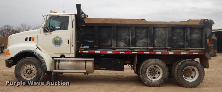 image for item ER9458 1998 Ford LNT8000 dump truck