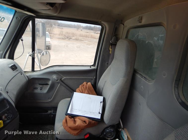 image for item ER9458 1998 Ford LNT8000 dump truck