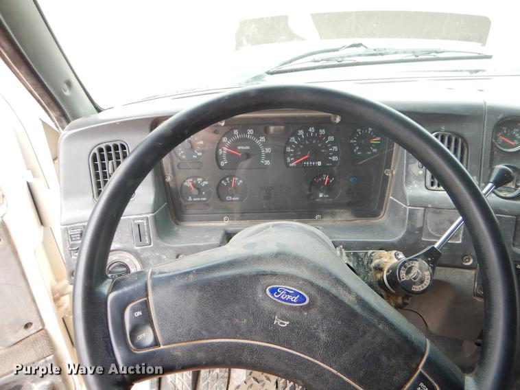 image for item ER9458 1998 Ford LNT8000 dump truck
