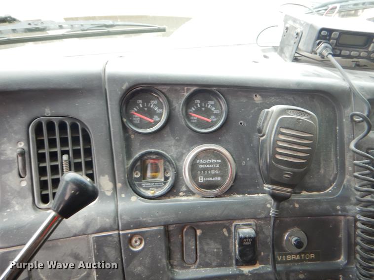 image for item ER9458 1998 Ford LNT8000 dump truck