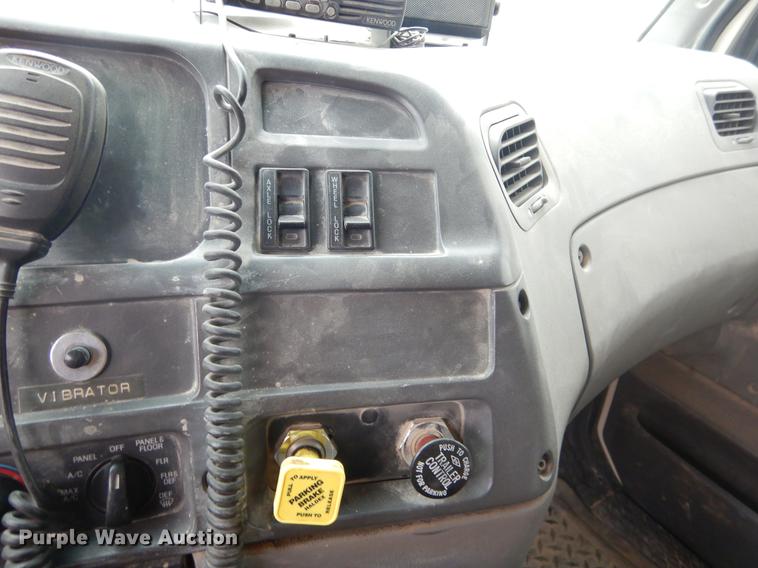 image for item ER9458 1998 Ford LNT8000 dump truck