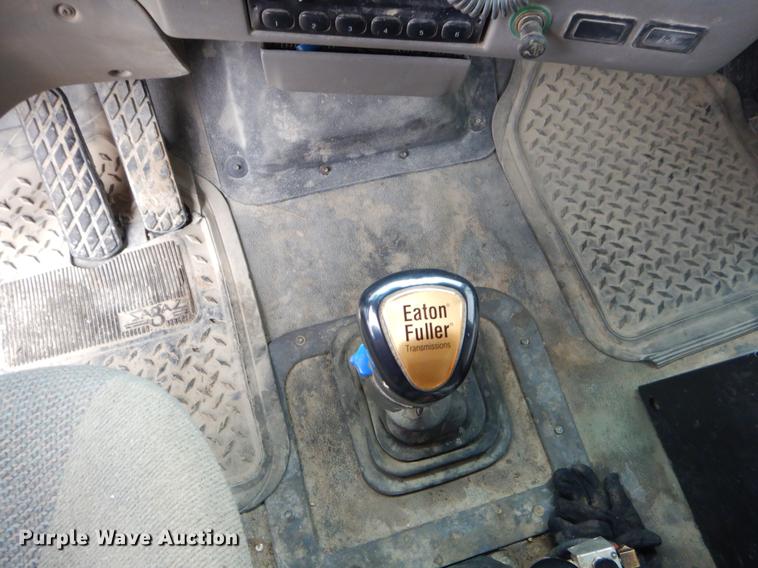 image for item ER9458 1998 Ford LNT8000 dump truck