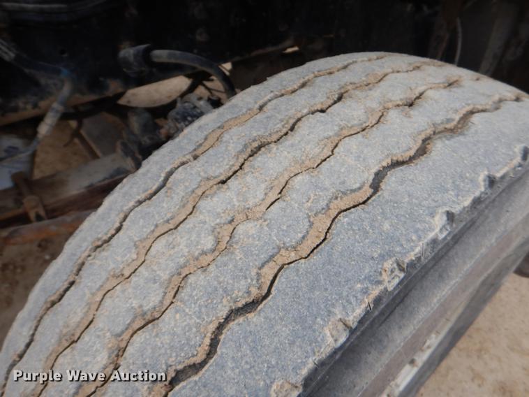 image for item ER9458 1998 Ford LNT8000 dump truck