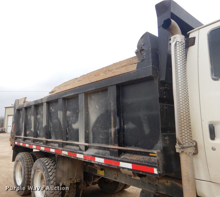 image for item ER9458 1998 Ford LNT8000 dump truck