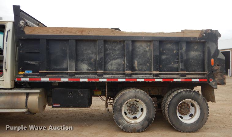 image for item ER9458 1998 Ford LNT8000 dump truck