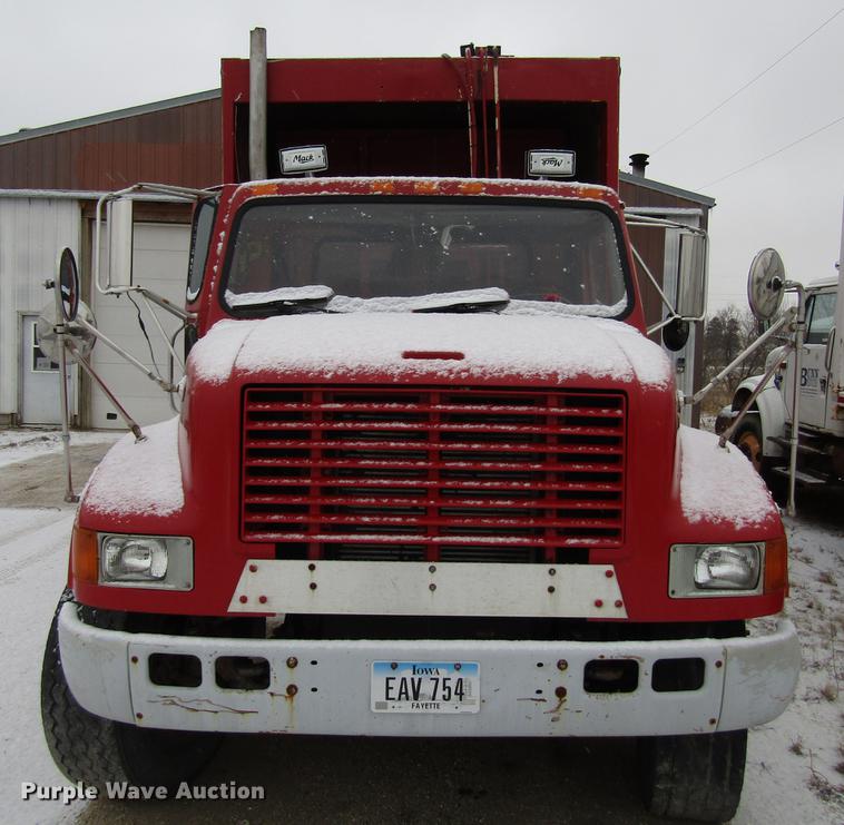 image for item EU9570 2001 International 4900 refuse truck
