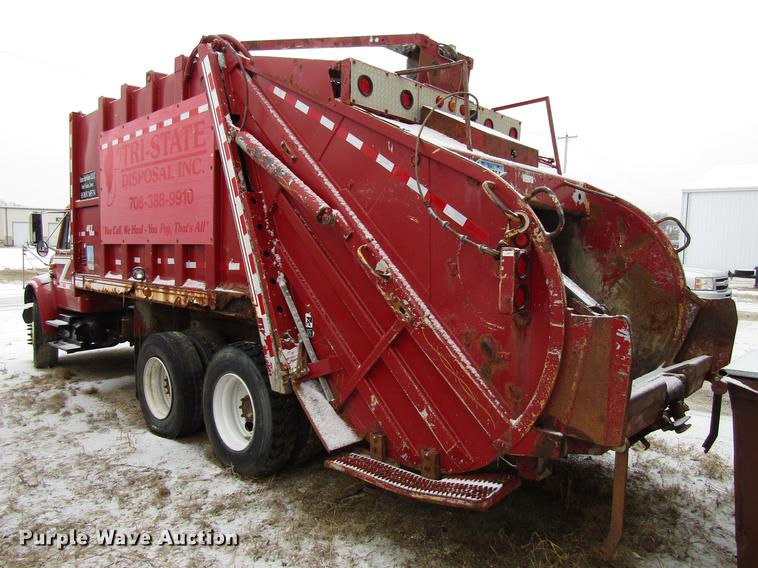 image for item EU9570 2001 International 4900 refuse truck