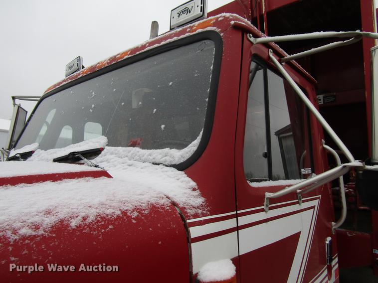 image for item EU9570 2001 International 4900 refuse truck