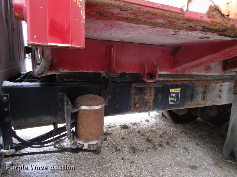 image for item EU9570 2001 International 4900 refuse truck