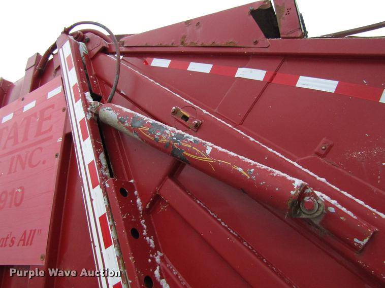 image for item EU9570 2001 International 4900 refuse truck