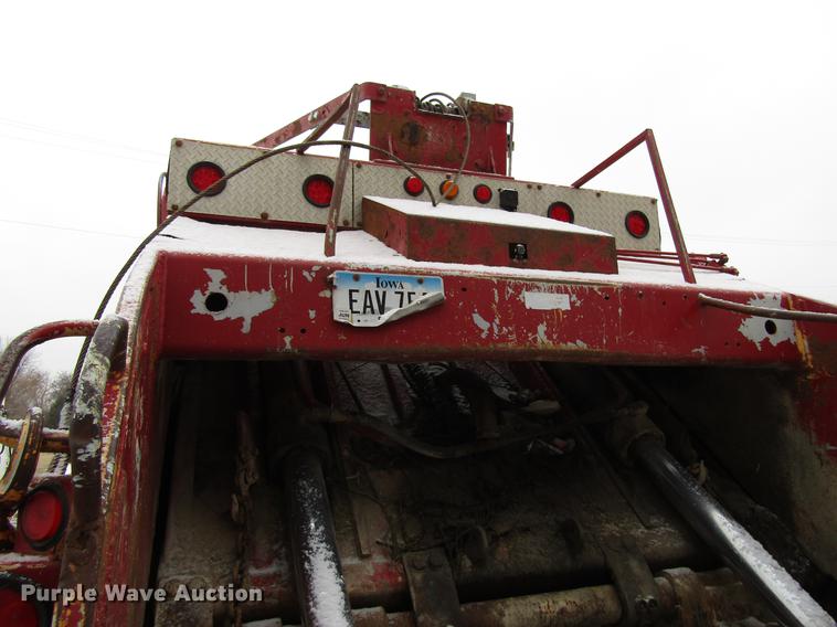 image for item EU9570 2001 International 4900 refuse truck