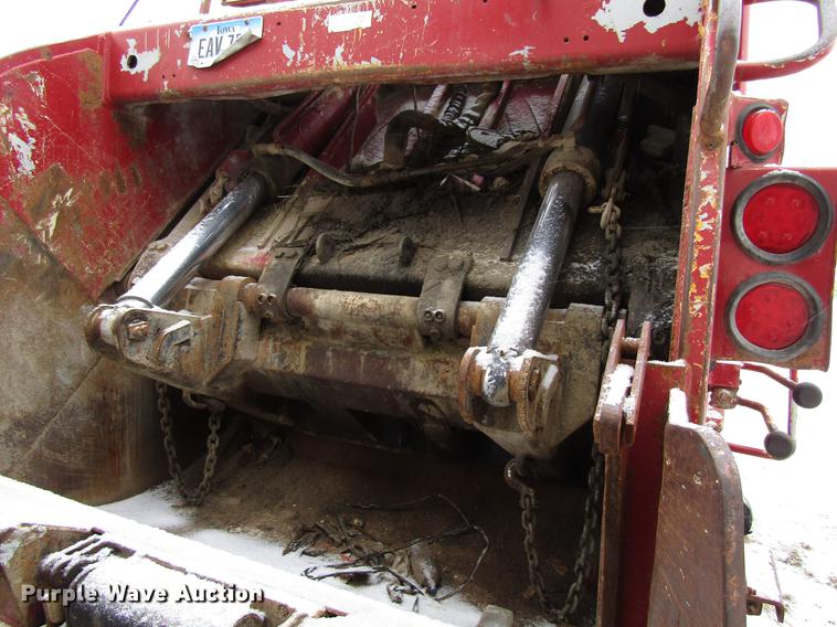 image for item EU9570 2001 International 4900 refuse truck