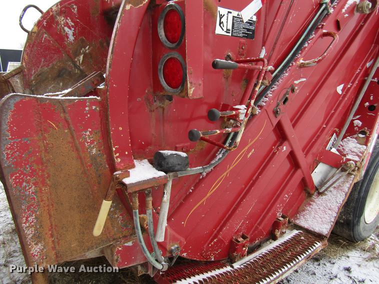 image for item EU9570 2001 International 4900 refuse truck