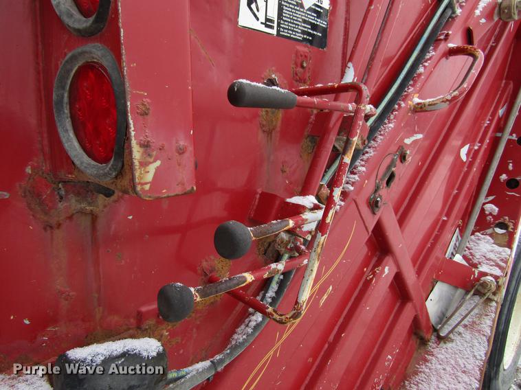 image for item EU9570 2001 International 4900 refuse truck